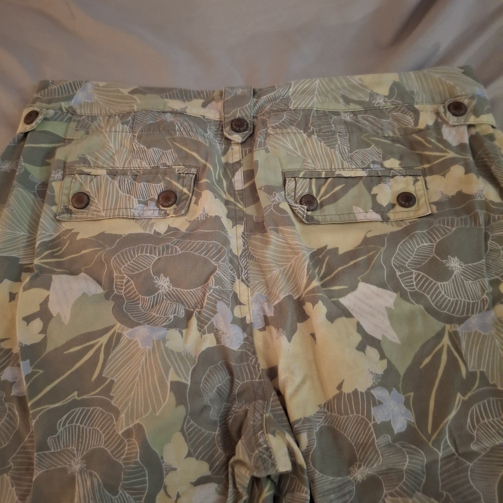 Sigrid Olsen Women's Leafy Patterned Cargo Pants - Picture 8 of 9